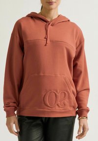 Пуловер с капюшоном Пуловер с капюшоном