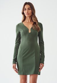 Платье футляр Платье футляр