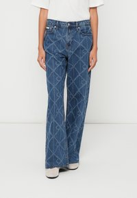 Свободные джинсы Свободные джинсы