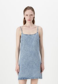 Короткое платье Короткое платье