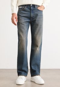 Клешеные джинсы Клешеные джинсы