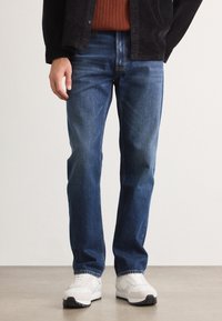 Прямые джинсы Прямые джинсы