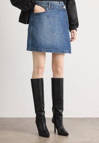 Джинсовая юбка Джинсовая юбка