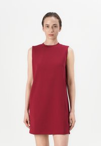 Короткое платье Короткое платье