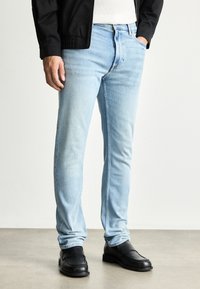 Прямые джинсы Прямые джинсы