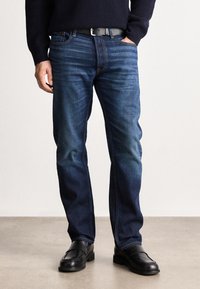 Узкие джинсы Узкие джинсы