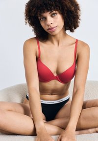 Бюстгальтер Бюстгальтер