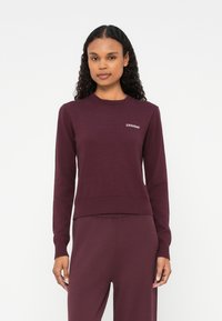 Пуловер Пуловер