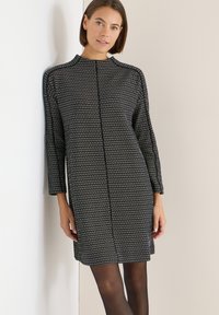 Короткое платье Короткое платье