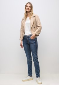 Джинсы Джинсы