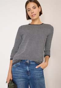 Пуловер Пуловер