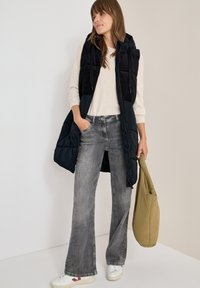 Вельветовая куртка Вельветовая куртка