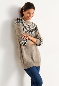 Длинный пуловер Длинный пуловер