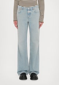 Джинсы бойфренда Джинсы бойфренда