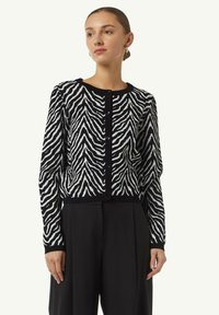 Твинсет Твинсет