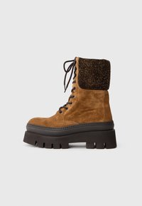 Ботинки на шнуровке Ботинки на шнуровке