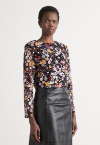 Блузка Блузка