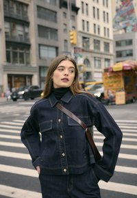 Джинсовая куртка Джинсовая куртка