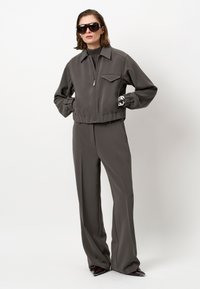 Широкие брюки Широкие брюки