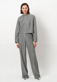 Широкие брюки Широкие брюки