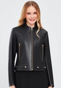 Короткая куртка Короткая куртка