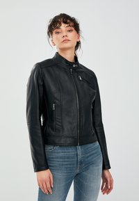 Кожаная куртка Кожаная куртка