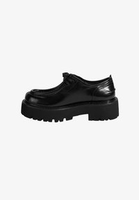 Туфли с высоким носом Туфли с высоким носом