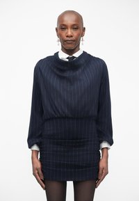 Короткое платье Короткое платье