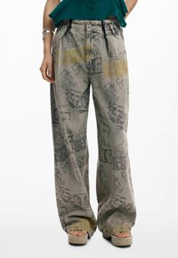 Свободные джинсы Свободные джинсы