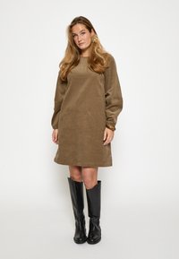 Короткое платье Короткое платье