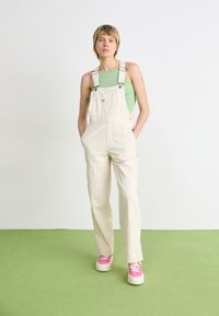 Джинсовый комбинезон Джинсовый комбинезон