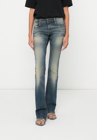 Узкие джинсы Узкие джинсы