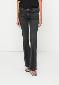 Джинсы Джинсы