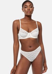 Стринги Стринги